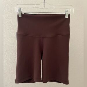 Women’s Aritzia Tna Slick ribbed bike shorts